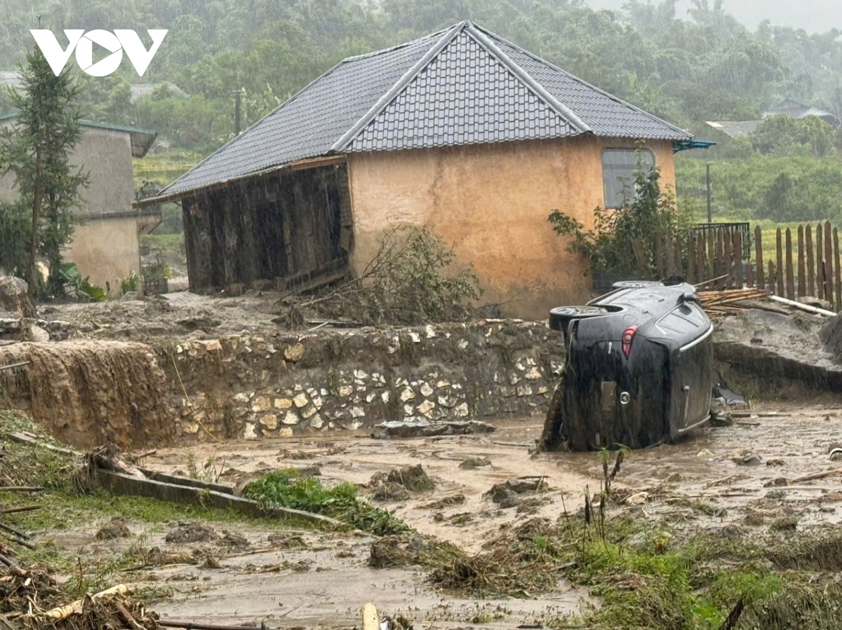 Yagi damage: Severe landslide kills 6, injures 9 in Lao Cai